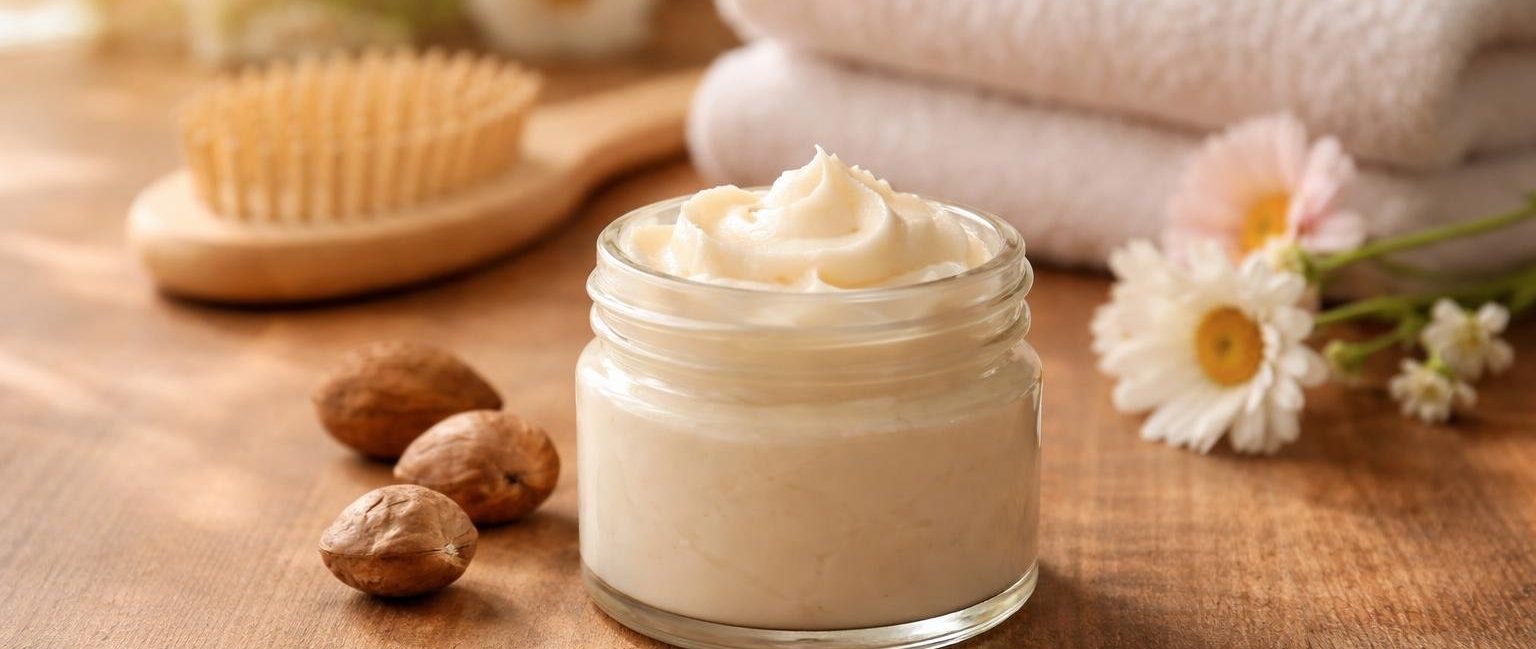 pot-beurre-karite-table-bois